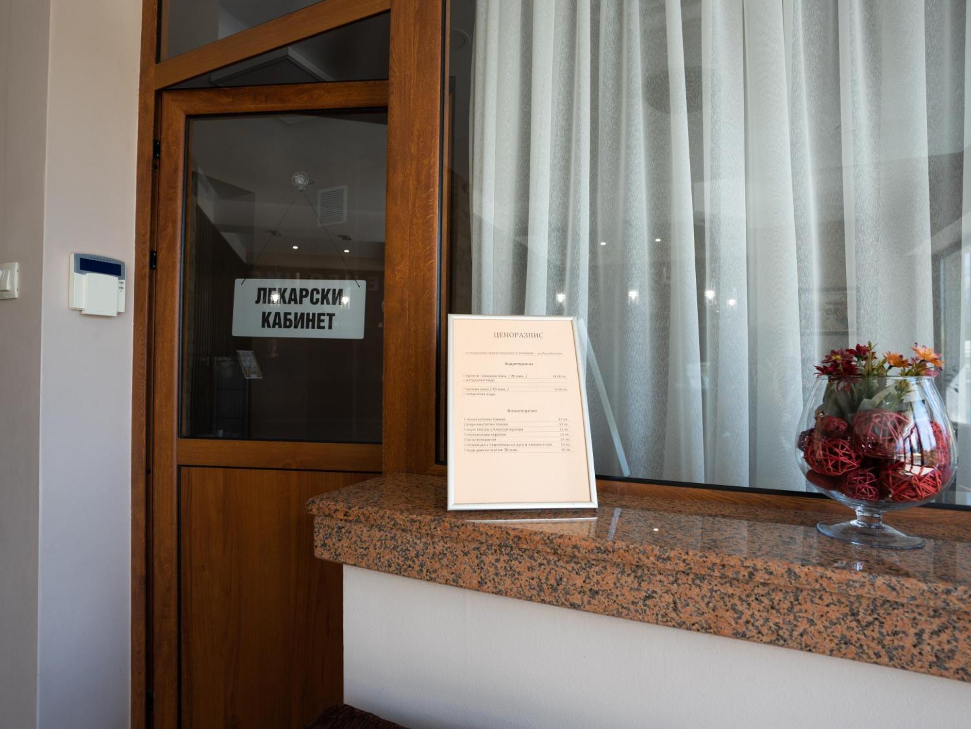Hotel Velista Voneshta Voda Buitenkant foto