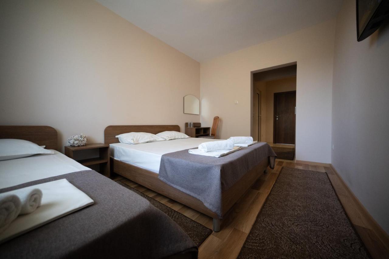 Hotel Velista Voneshta Voda Buitenkant foto
