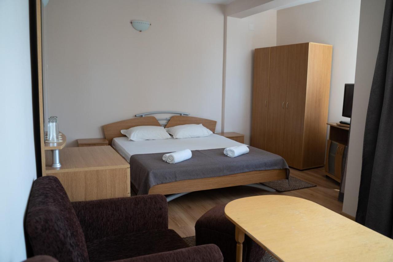 Hotel Velista Voneshta Voda Buitenkant foto
